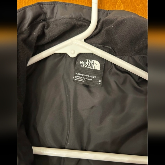The North Face Women's Black Quilted Jacket - Picture 4 of 4